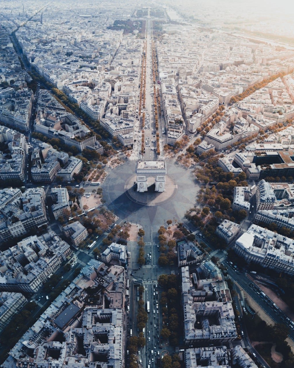 Place de l'Étoile Roundabout